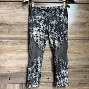 Under Armour M Army Green Camo Compression Cropped Athletic Leggings Preppy Yoga